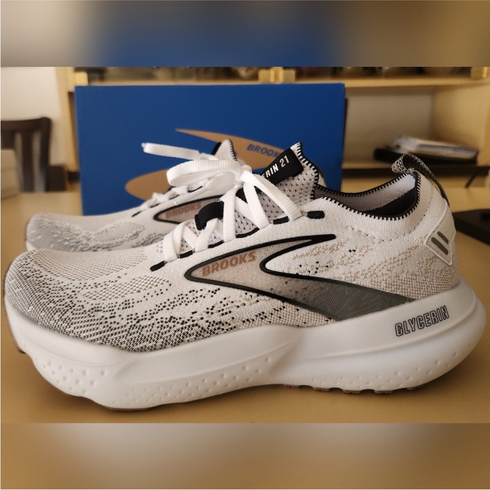 Brooks Glycerin 21 White and Black Sneakers